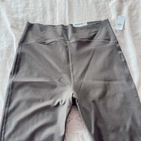 GREY FLARE LEGGINGS - Picture 2 of 5
